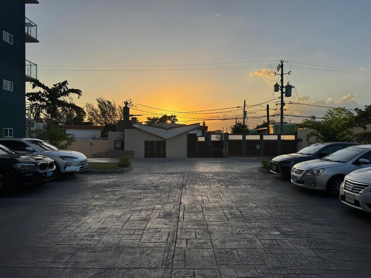 Apt Near Devon - Kingston- Pool- B306 Fiwi 0*, Kingston Jamaica
