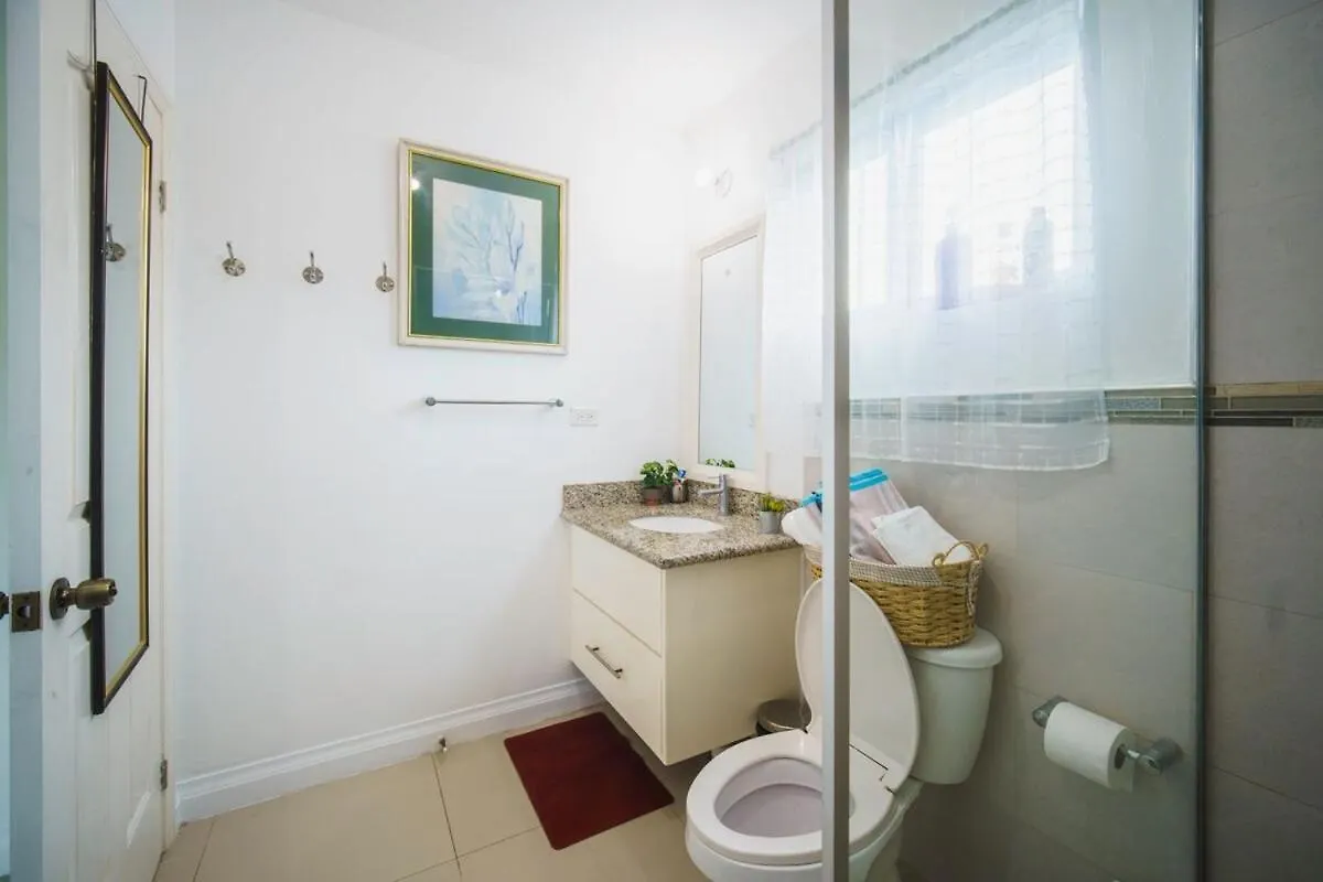 Apt Near Devon - Kingston- Pool- B306 Fiwi